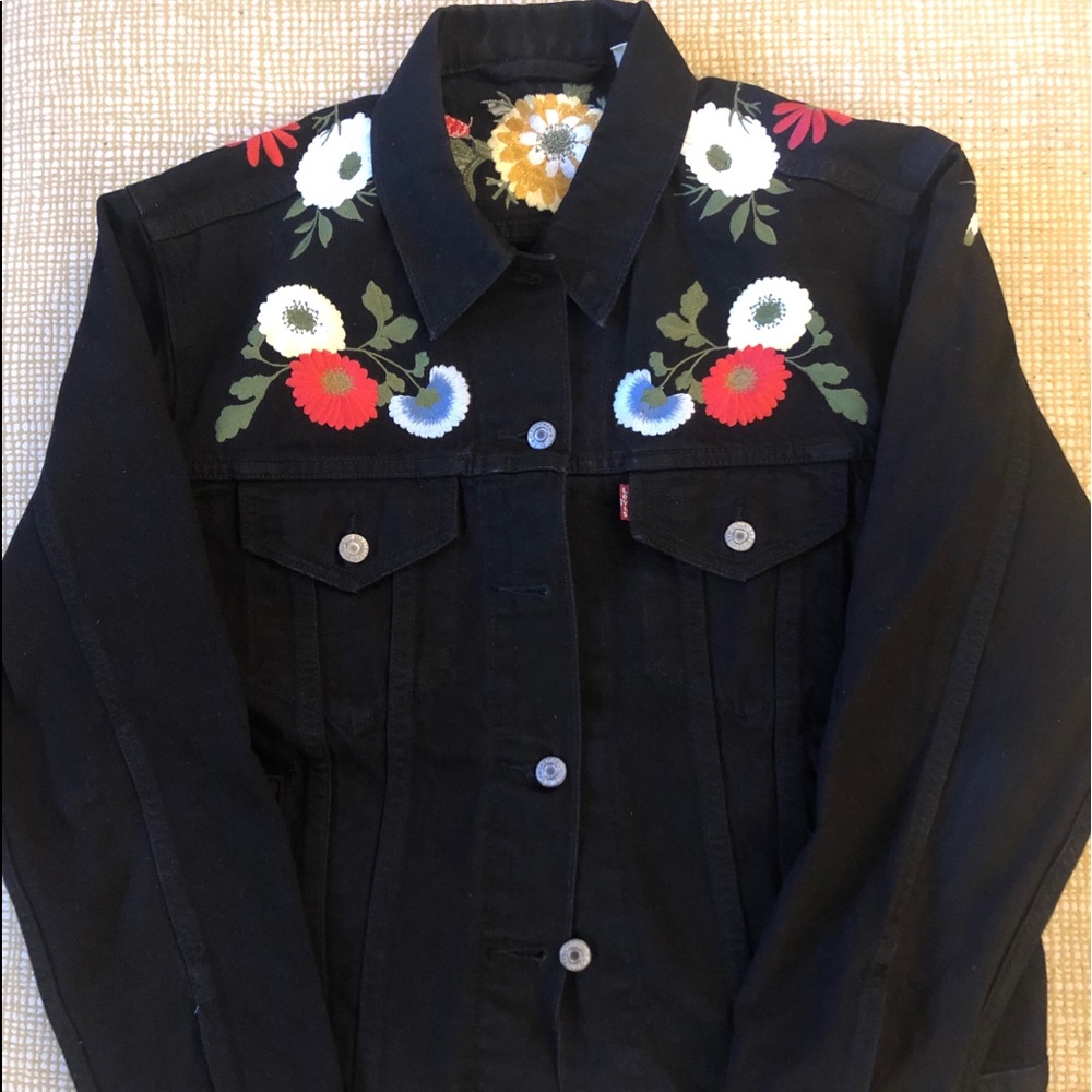 Black Levi’s ex boyfriend denim trucker jacket